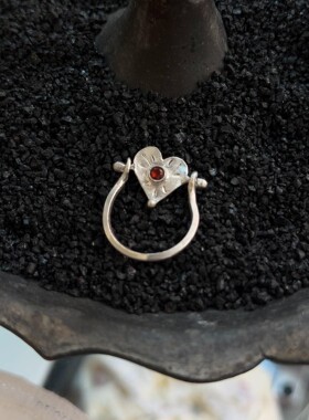 复古双面雕刻爱心蝴蝶结戒指轻奢