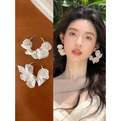 易梦玲同款白色花朵耳环度假风女