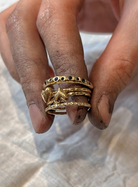 不规则蓝宝石排钻素圈戒指女轻奢