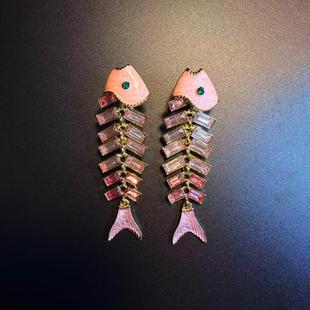 粉色鱼骨拼接长款 独特漂亮耳钉气质秋冬方糖耳饰 耳环小众设计时尚