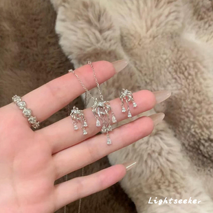 水滴锆石烟花项链2025新款 清冷感小众设计夏日爆闪满钻流苏锁骨链