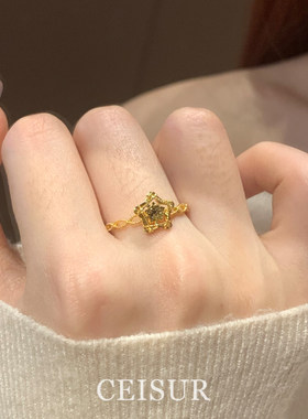 爆闪沙金色碎冰冰星星戒指设计感