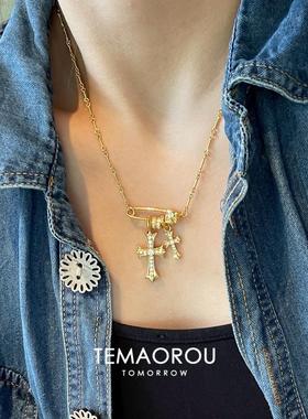 镶钻别针十字架吊坠项链简约百搭