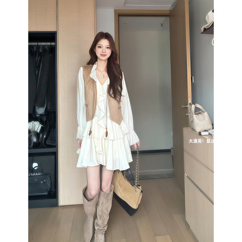 Wannvy up 复古度假风穿搭女荷叶边V领喇叭袖连衣裙V领马甲两件套