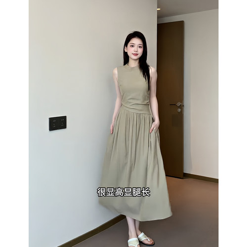拾光里STUDIO 洋气百搭显瘦无袖连衣裙女简约收腰长款圆领长裙子