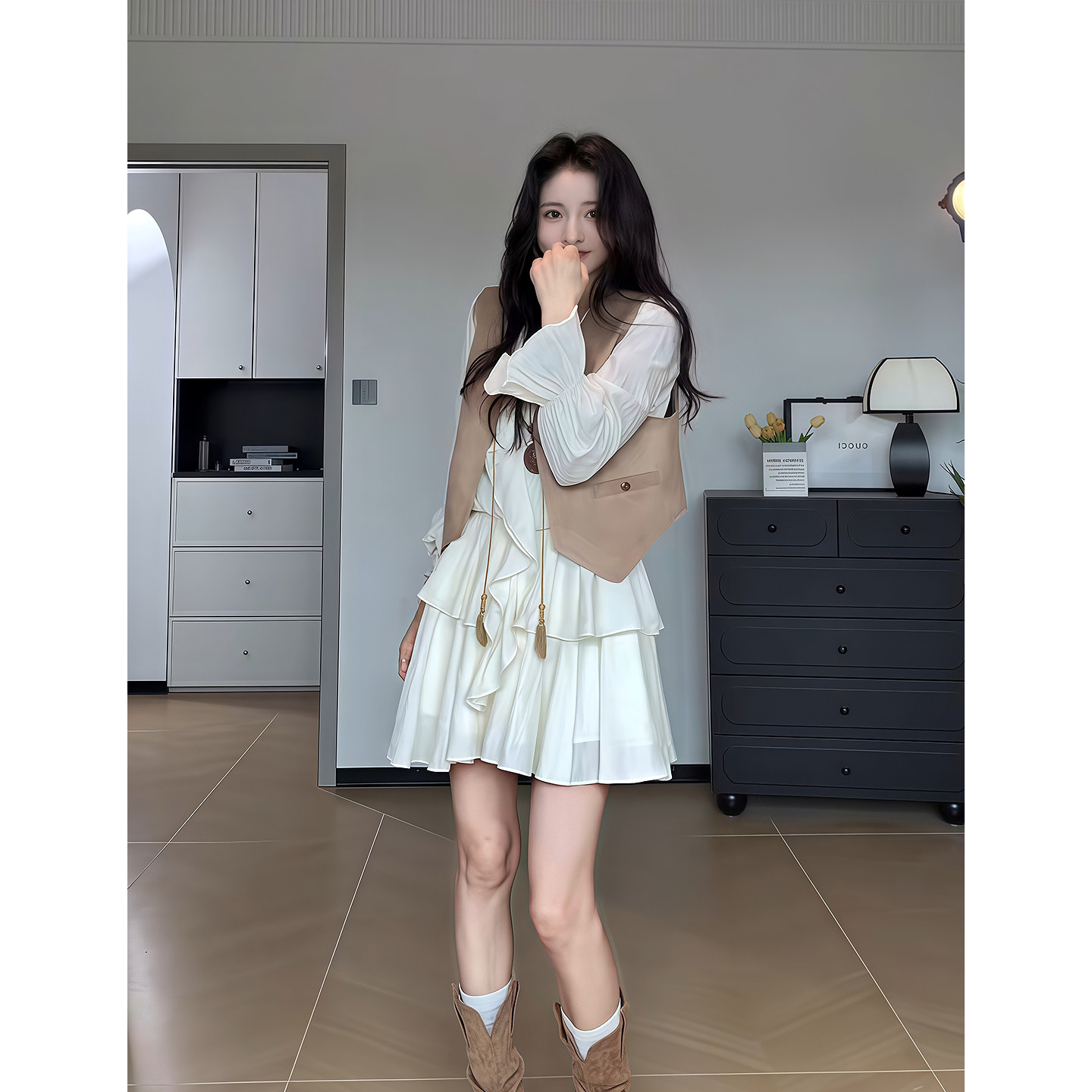 Wannvy up 复古高级感法式荷叶边V领喇叭袖连衣裙V领马甲两件套女图片