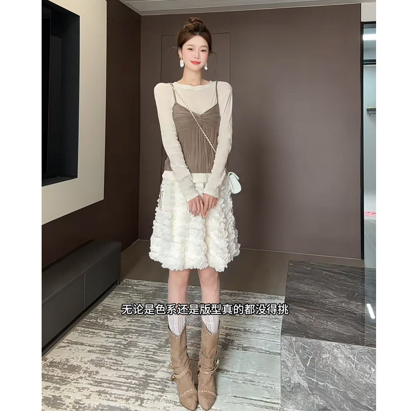 向晚意 STUDIO 韩系独特背心吊带叠穿圆领打底衫花朵蓬蓬半裙套装