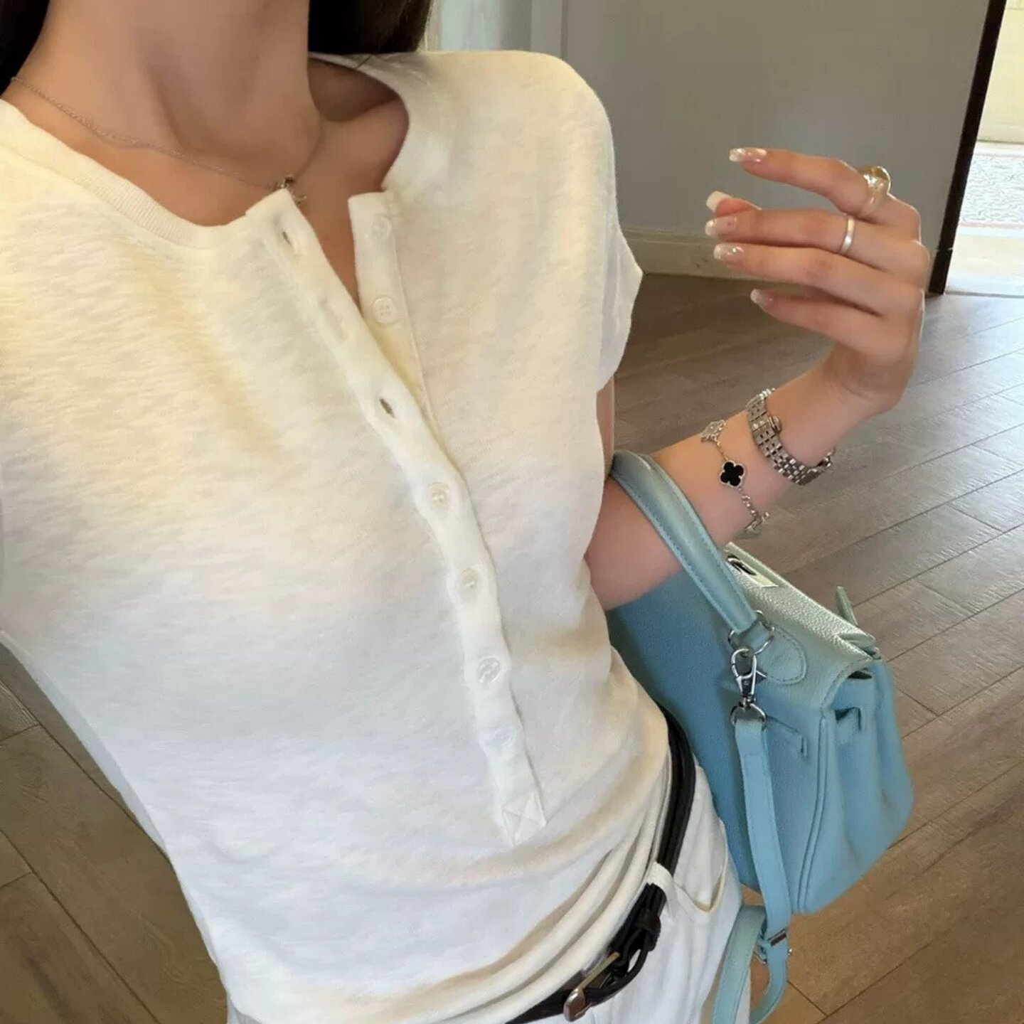 韩系半开领修身弹力短袖T恤女图片