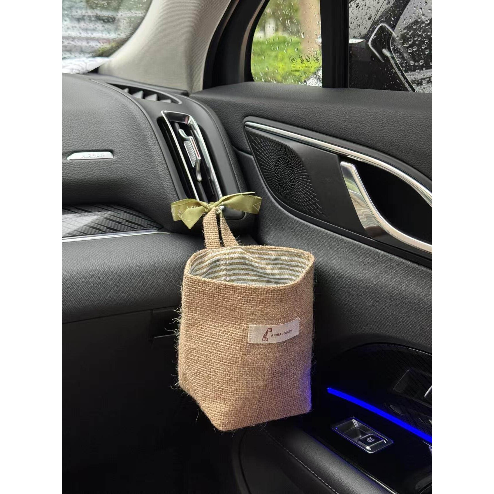 车载收纳袋汽车出风口挂袋创意多功能壁挂式杂物收纳袋车内垃圾袋