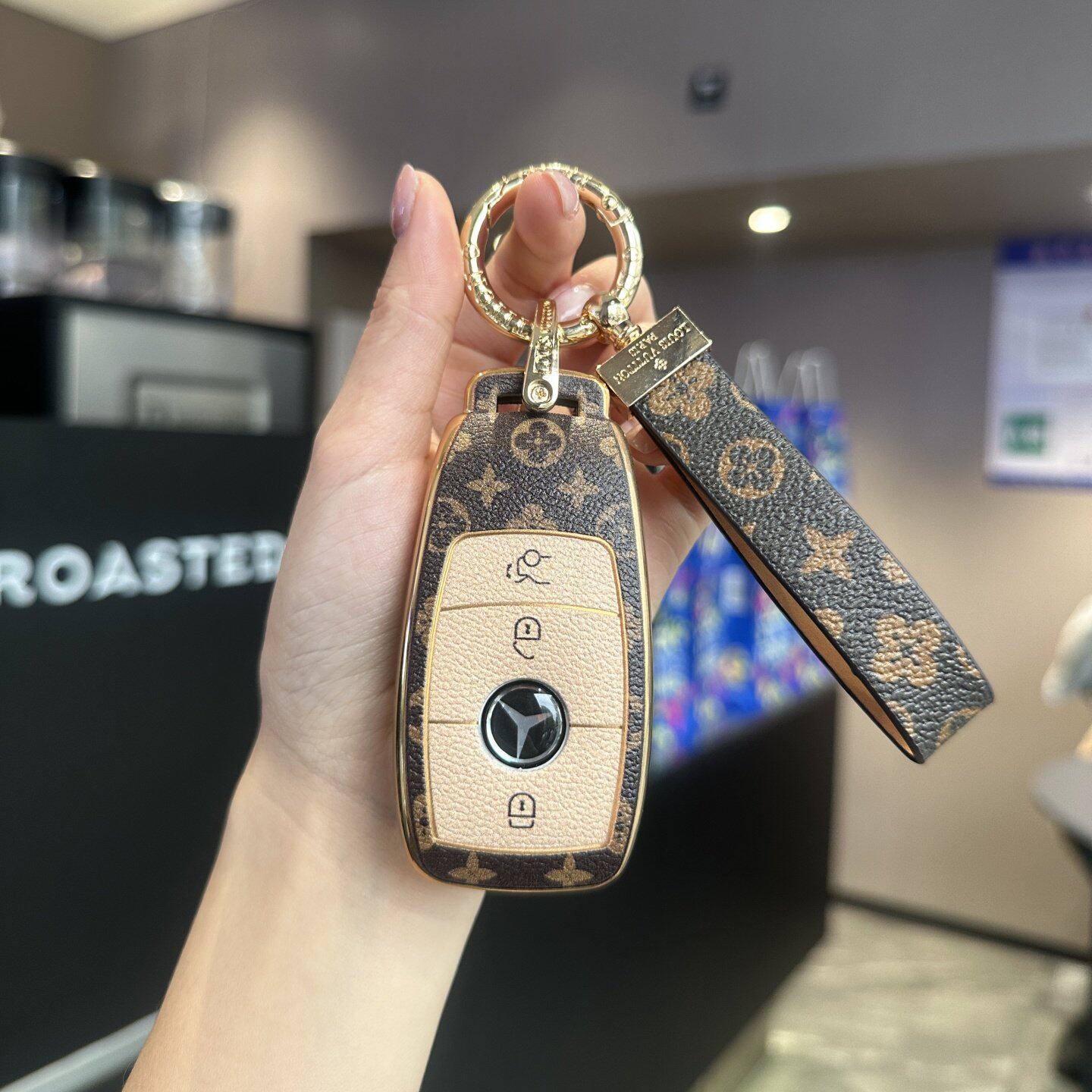 适用奔驰e级e300l车钥匙套c级c260l女款glc300/260l车扣c200l壳包