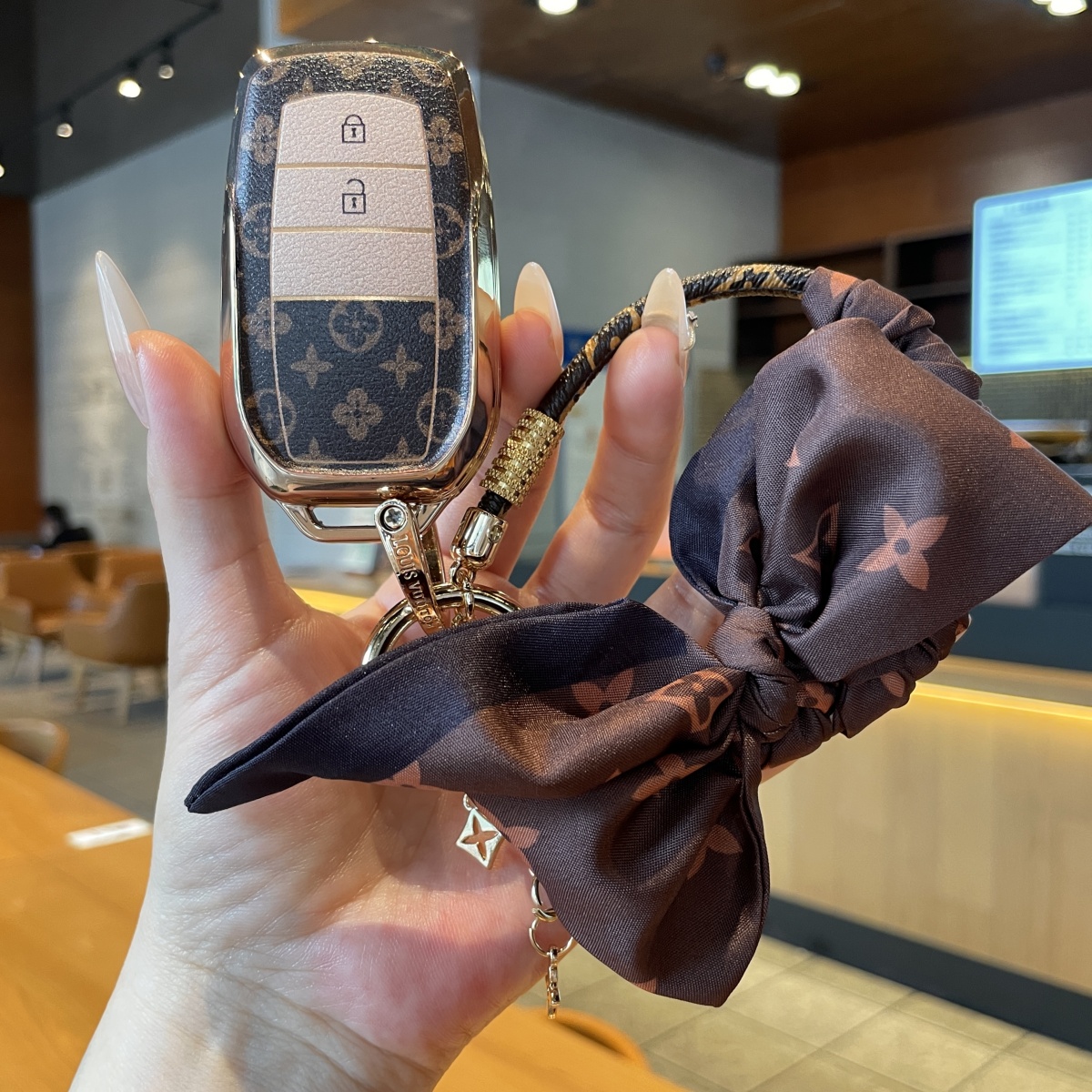 适用丰田卡罗拉钥匙套雷凌锐放折叠锐志荣放车汉兰达锋威兰达壳扣