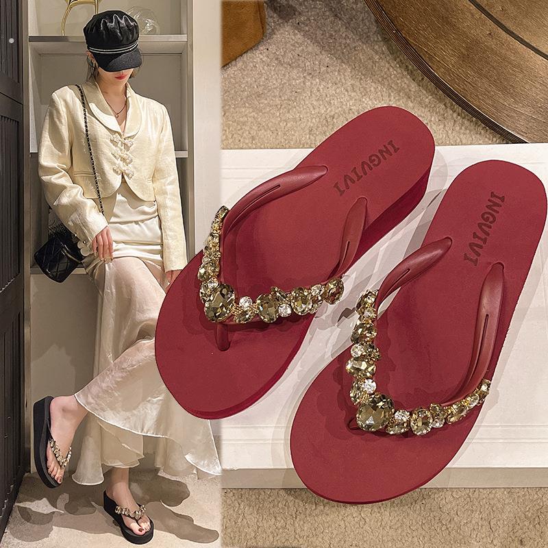水钻厚底人字拖女夏2025新款外穿防臭坡跟防滑海边沙滩凉拖鞋