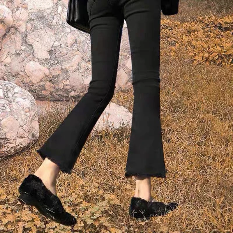 茵晓严选服饰2026年黑色高腰显瘦毛边小个子八九分微喇叭牛仔裤女