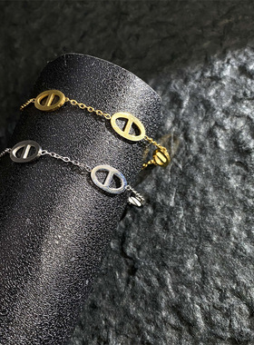 通体钛钢2024年新款简约猪鼻子手链持久保色小众设计百搭显白饰品