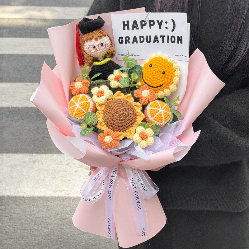 成人礼毕业季送同学创意仿真花束手工编织毕业娃娃向日葵毛线花束