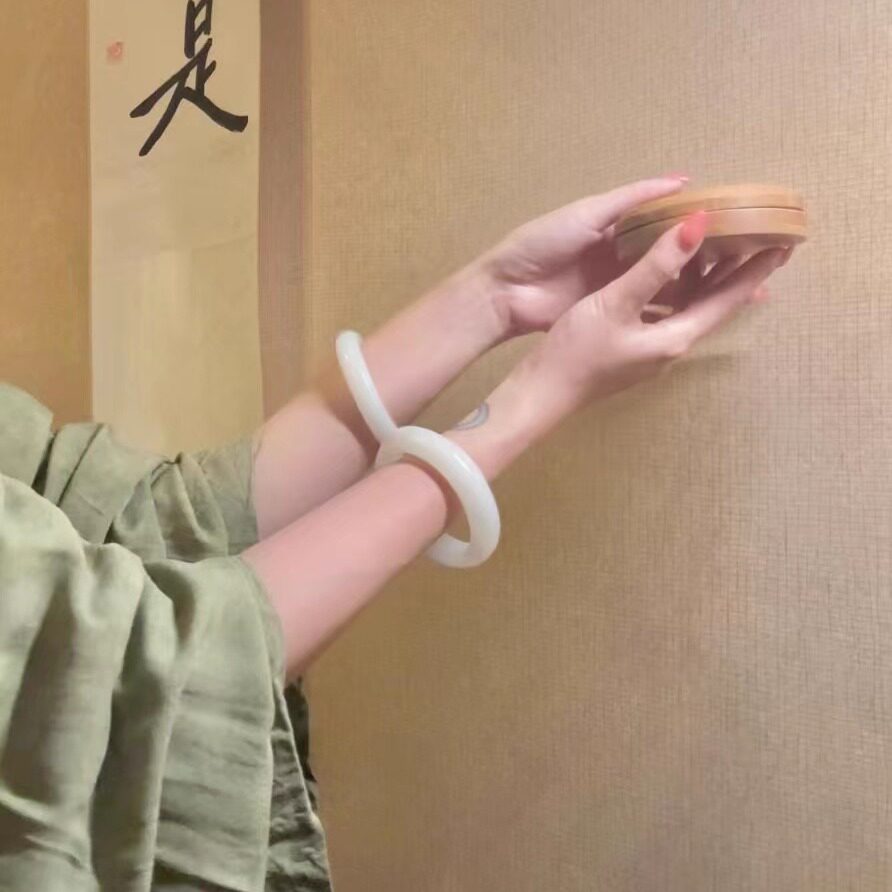 【9313人抢购中】"凝脂”玉手镯