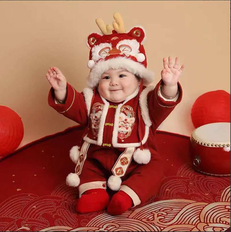 2025新款婴儿连体衣冬季龙年喜庆