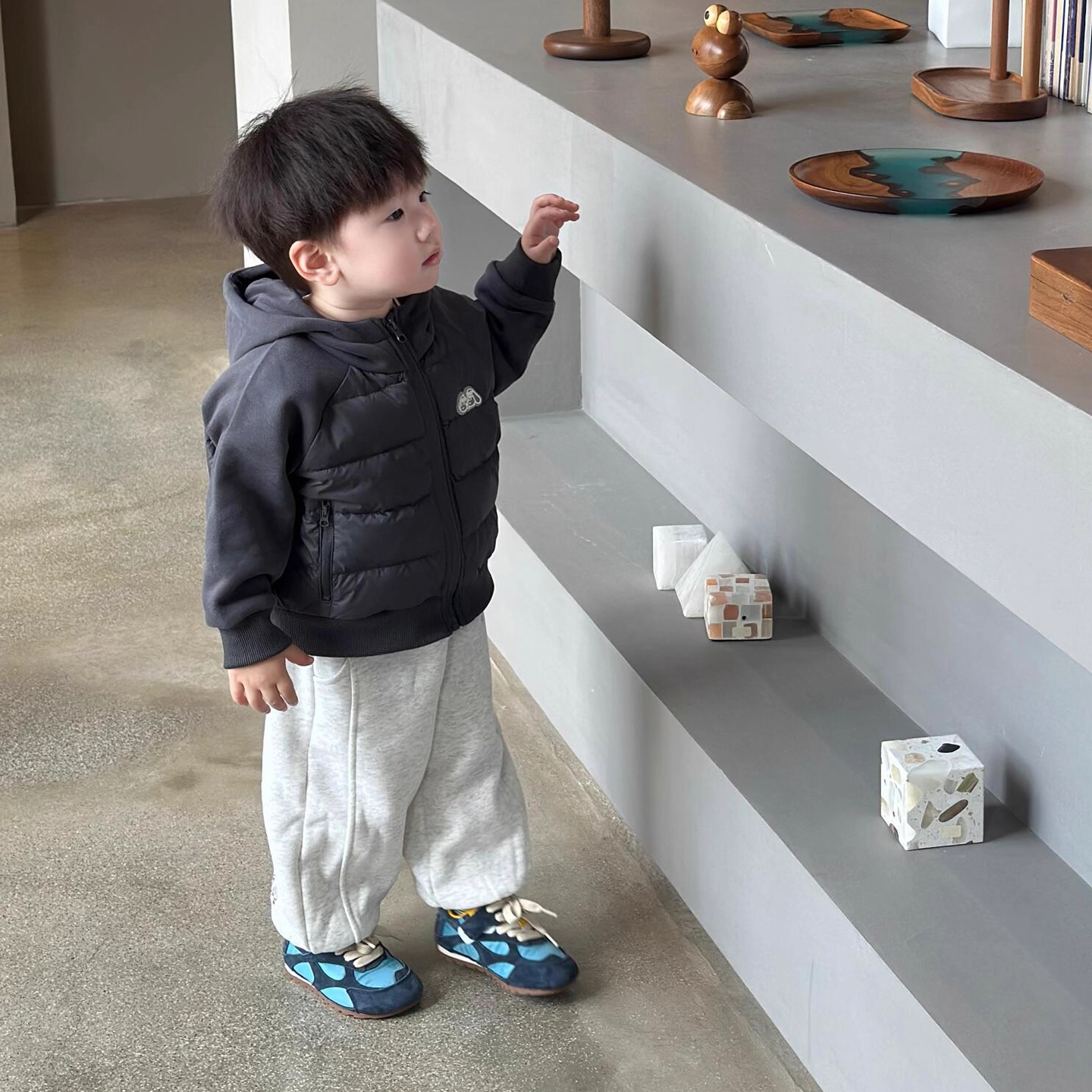 排骨黑色连帽羽绒服男女童短款