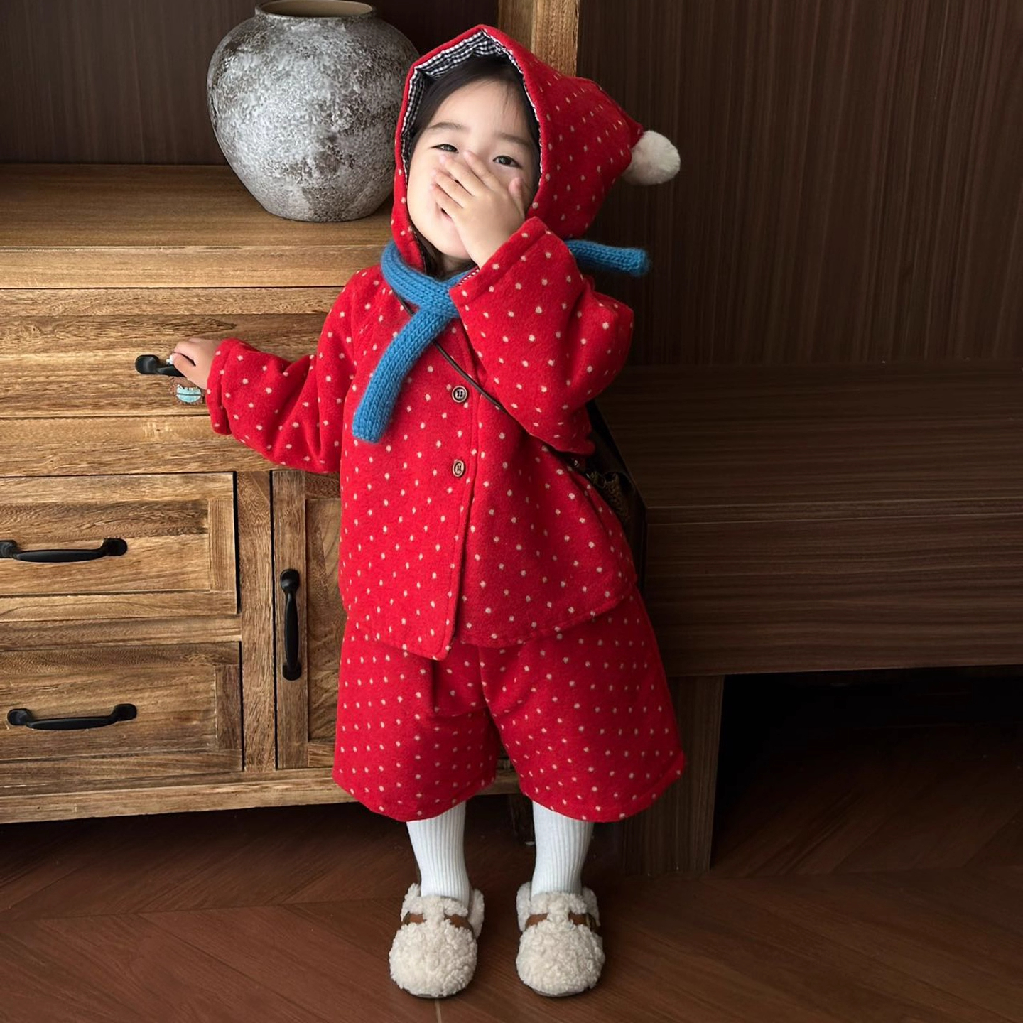 童装儿童套装冬装女童圣诞红色波点保暖精灵帽毛呢外套小女孩短裤