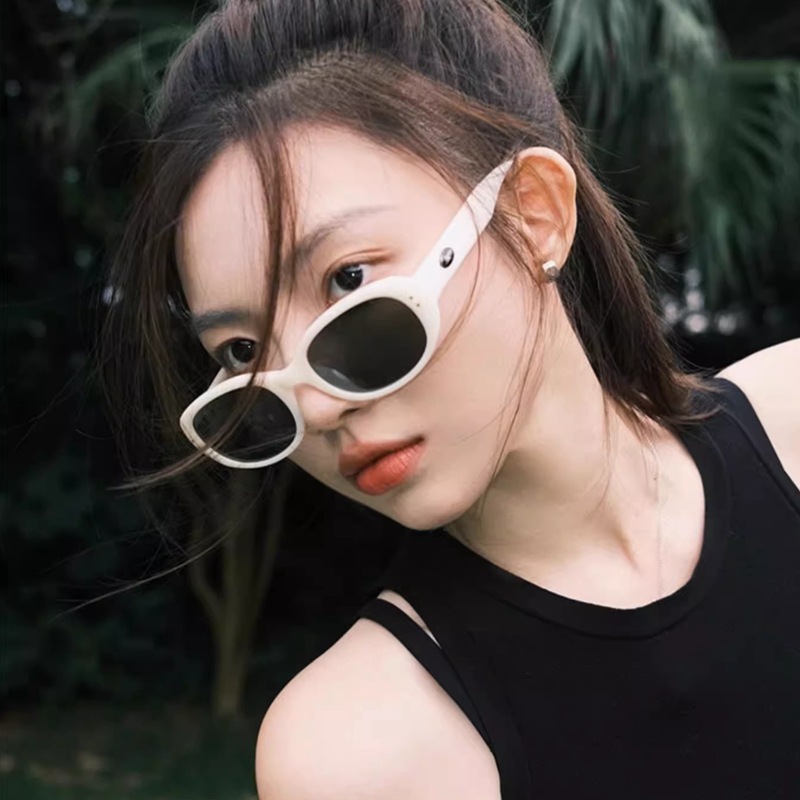 TR偏光新款白色猫眼墨镜女椭圆形防紫外线太阳镜网红显脸小眼镜