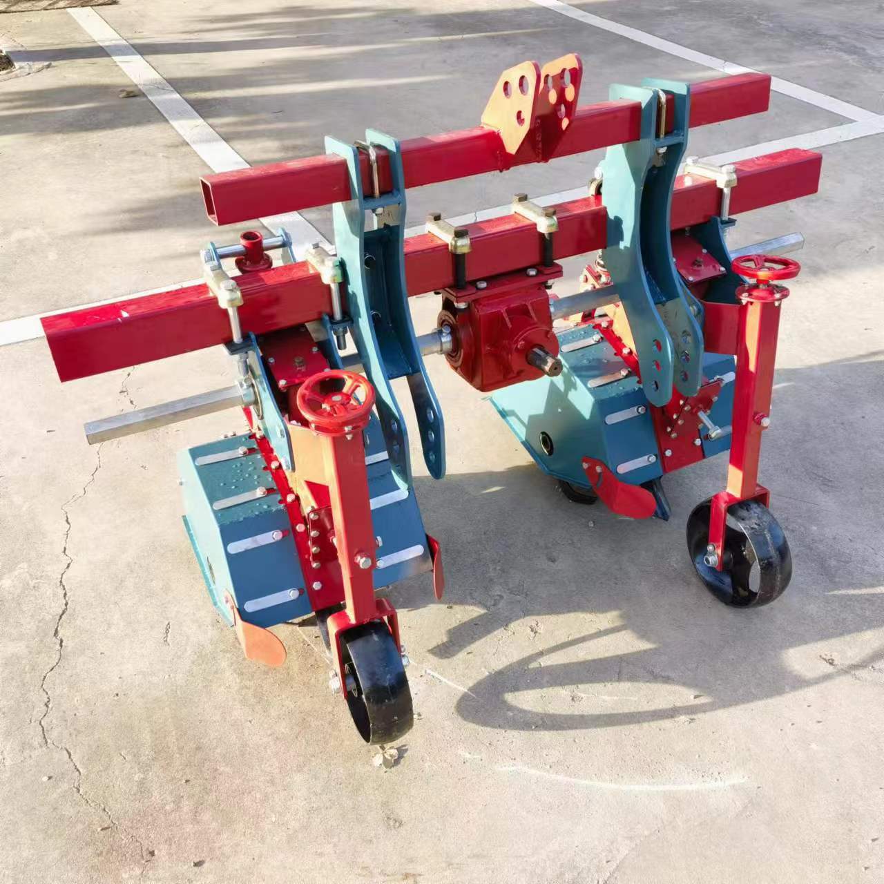 中耕除草机农友供应2行3行玉米田垄沟除草机内蒙古甜菜地松土除草