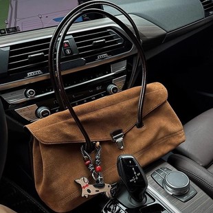 2025秋冬新款 棕色麂皮绒单肩腋下包高级感绒面百搭手提单肩法棍包