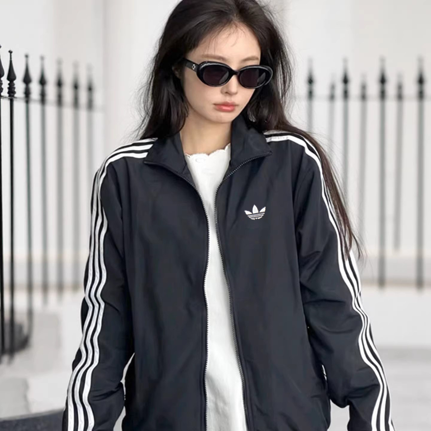 阿迪达斯三叶草宽松外套图片