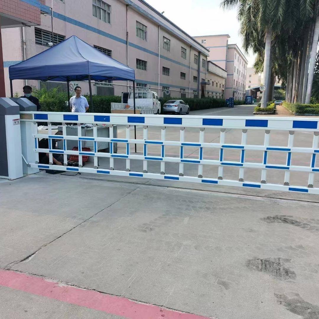 停车场道闸铝合金段滑门工厂电动伸缩门遥控自动推拉门平移门支持