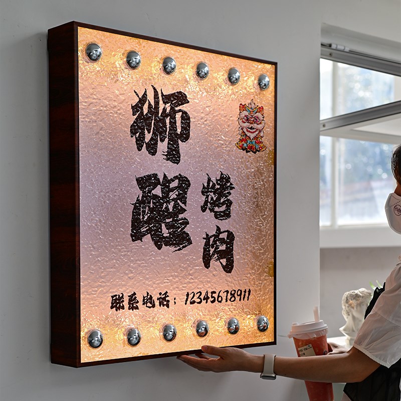 石头纹箱 木纹金属边框搭配泡 满复古氛围的定招牌