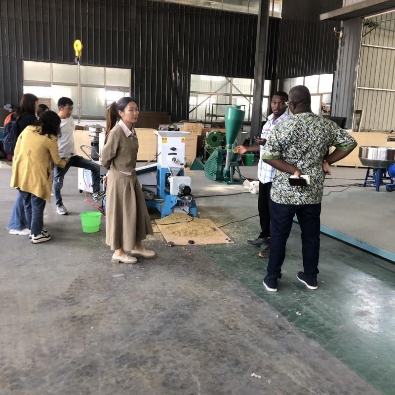100大型鱼饲料膨化机 宠物粮生产线 双螺杆狗粮膨化颗粒全套设备