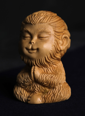 天然黄杨雕刻手工雕刻孙悟空萌猴手把件家居品