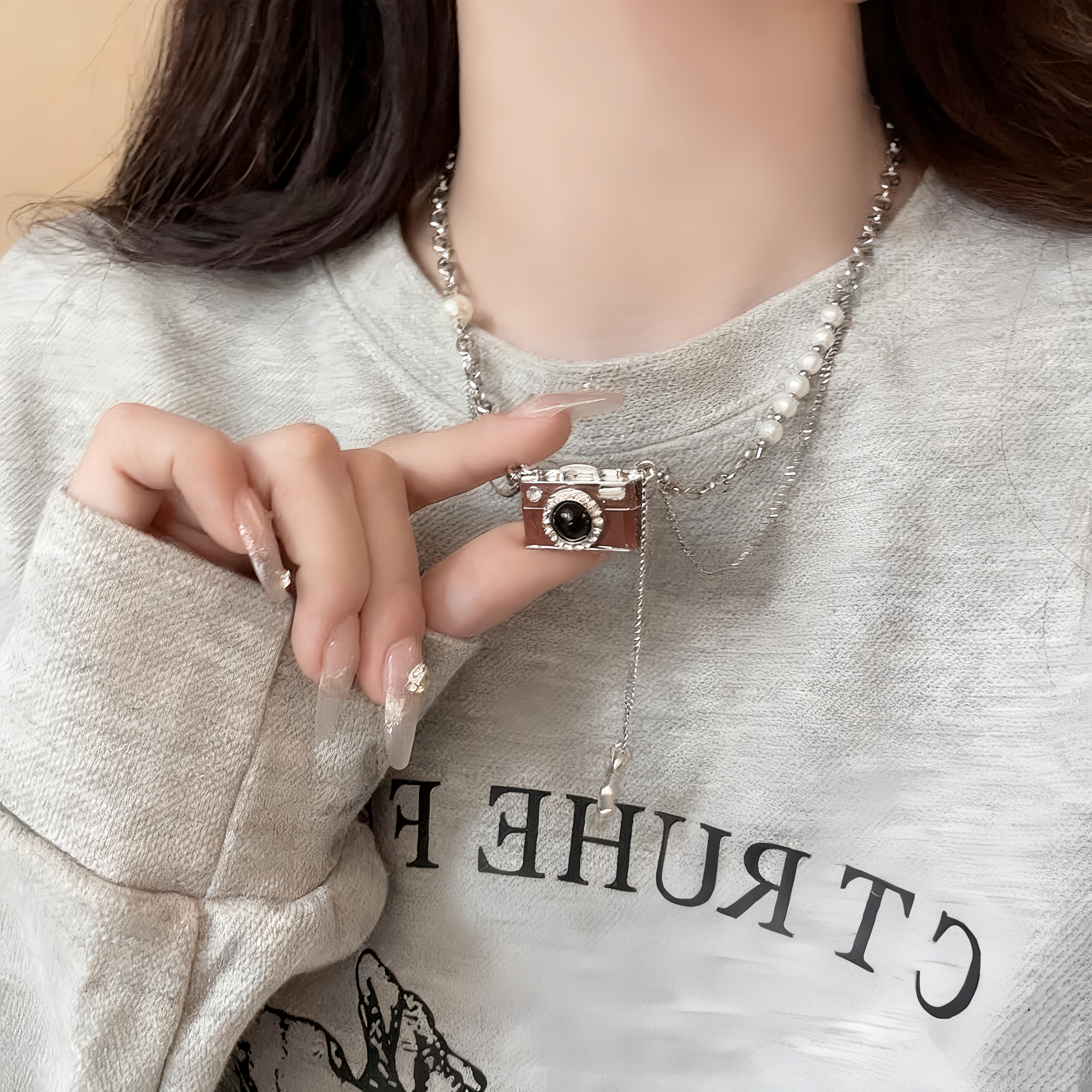 复古棕色相机吊坠项链女甜酷流苏十字架毛衣链独特个性卫衣链配饰
