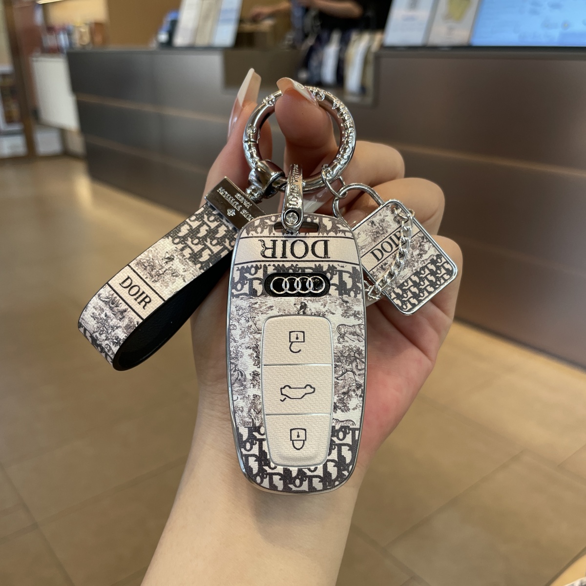 适用奥迪新a6l钥匙套a4l/a3/q5l/q7/q8/q3/q2l/a5/a8l/tt壳高级感