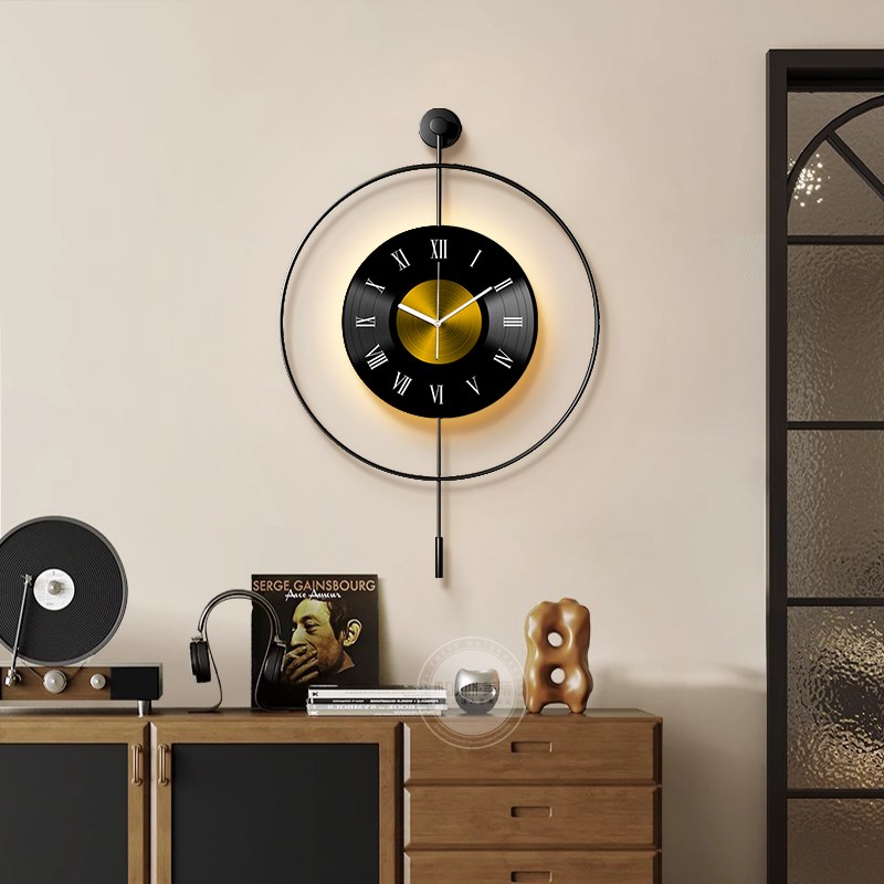 挂钟客厅2025新款轻奢高级感简约现代唱片音乐钟表艺术餐厅装饰画