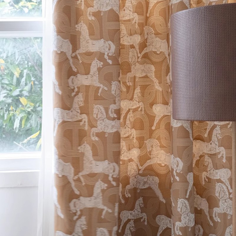 法式皇家马匹雪尼尔提花窗帘刺绣小麦色奶油客厅卧室阳台2024新款