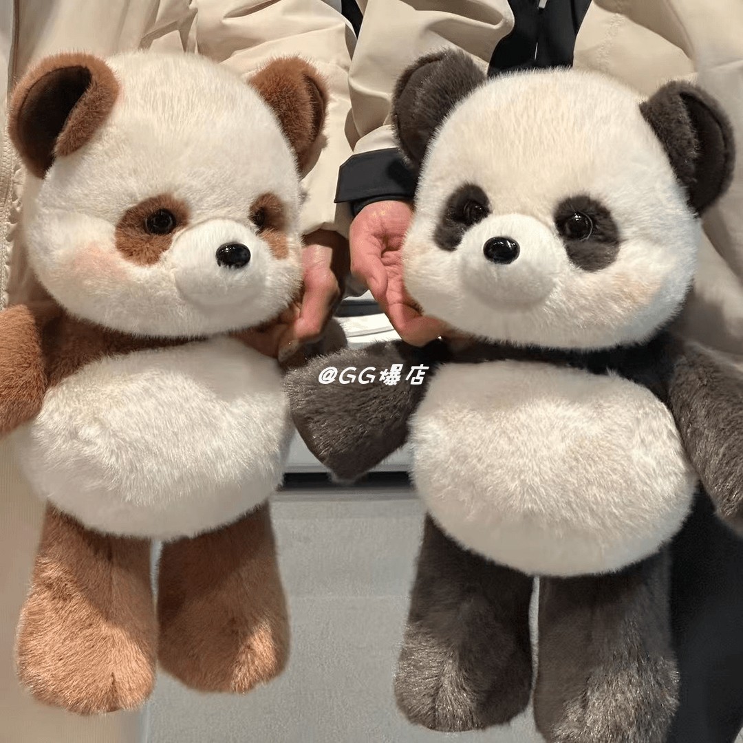 圆滚滚的熊猫宝宝玩偶