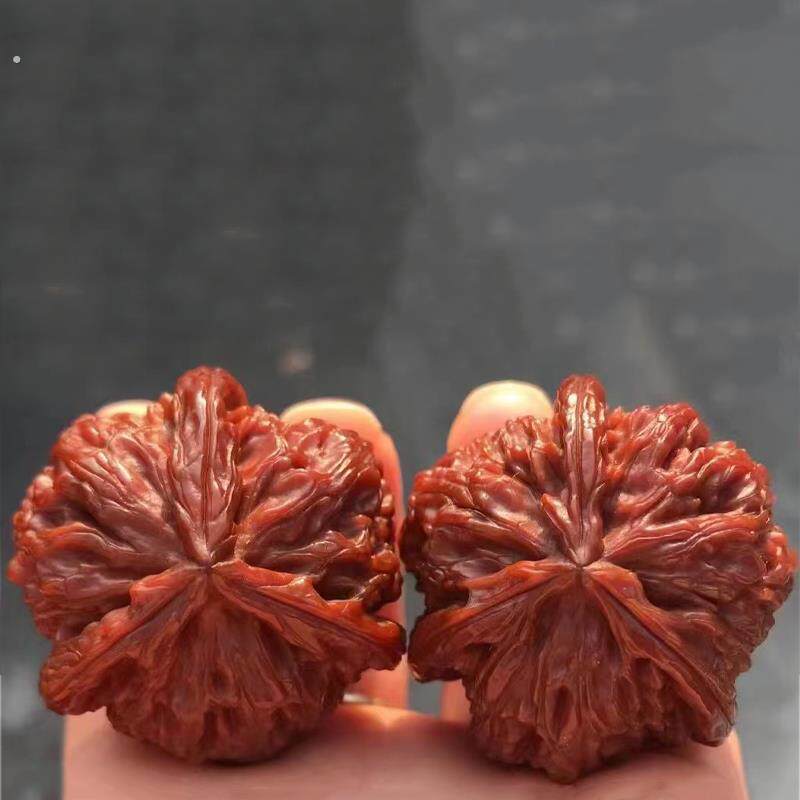 三棱核桃天然正奔无修大奔把玩瓣三菱文玩异形麻手盘狮子头麒麟纹