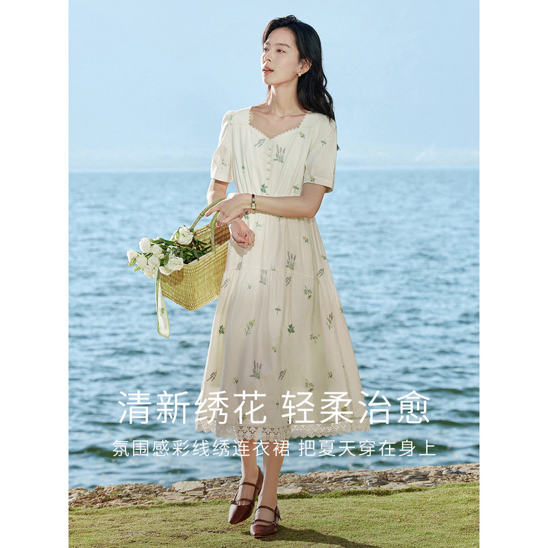 茵曼文艺清新连衣裙女装新款花边桃心领收腰泡泡袖长裙18322392