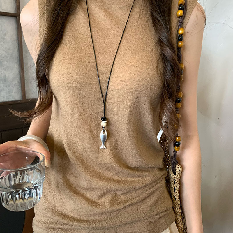 自游自在~磨砂小鱼吊坠长款项链女轻奢小众高级感锁骨链夏季配饰