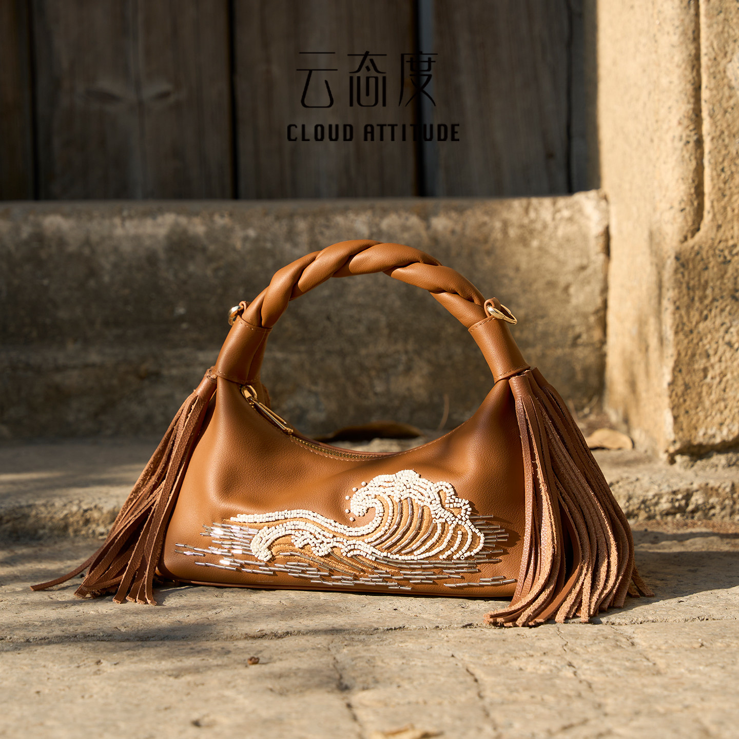 云态度2026新款中式国风真牛皮绣珠流苏单肩手提斜挎hobo福袋女包