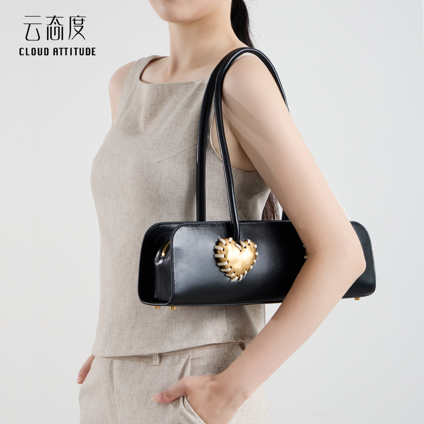 云态度2025新款头层牛皮法棍包
