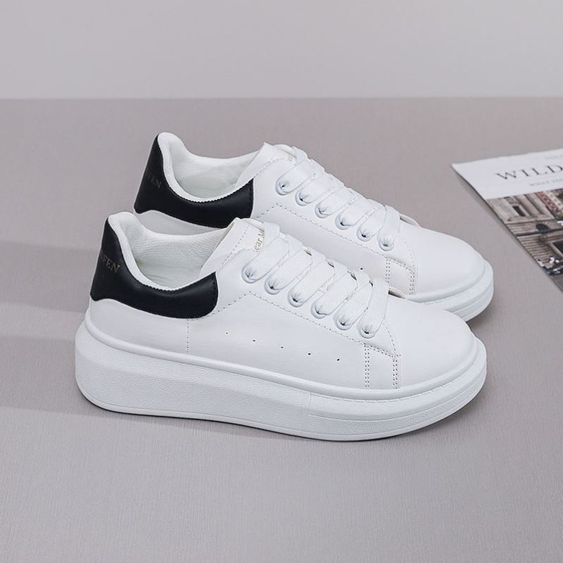 秋季男鞋2025新款低帮白色板鞋男软底小白鞋男款夏季透气休闲皮鞋