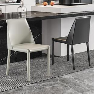 意式极简马鞍皮餐椅家用吃饭饭厅椅子设计师靠背凳子工业风马鞍椅