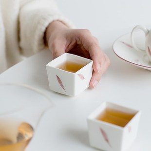纯手绘玉兰花瓣创意四方品茗杯陶瓷茶杯家用主人杯单杯子功夫茶具