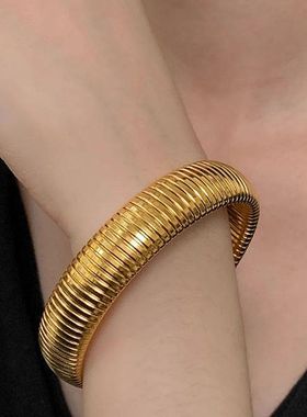 欧美风金色弹力蛇骨宽手镯钛钢女小众夸张金属叠戴手环手圈镯子