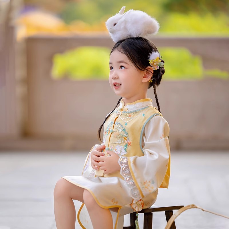 荟灵兔女童秋装汉服玉兔马甲