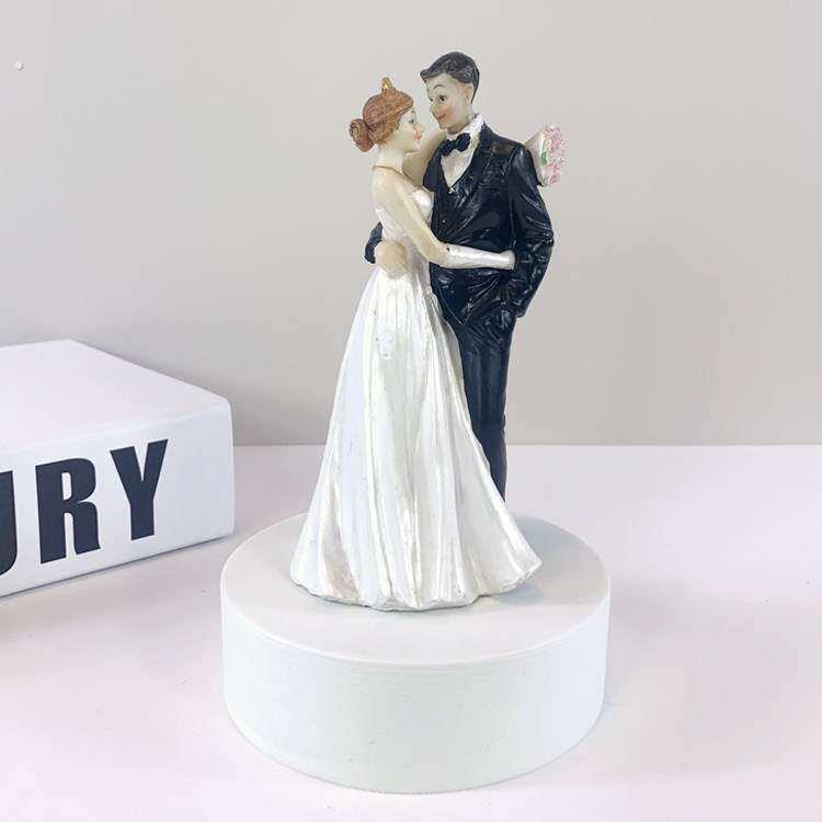欧式新郎新娘人偶婚庆树脂品结婚纪念日礼物婚礼蛋糕装饰摆件