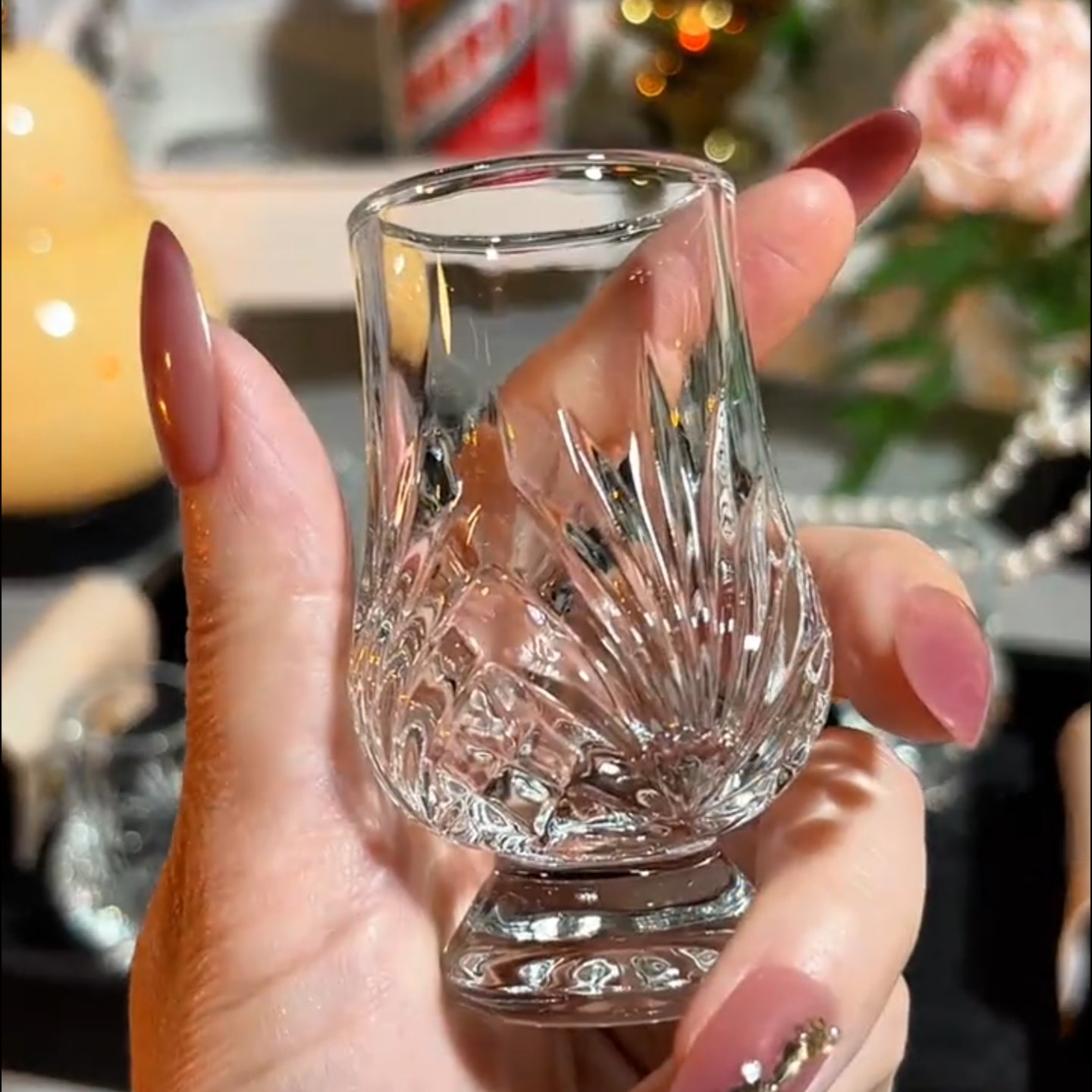 装精美刻花40ml白酒杯家用豪华白酒杯加厚无铅玻璃高端无铅玻璃杯
