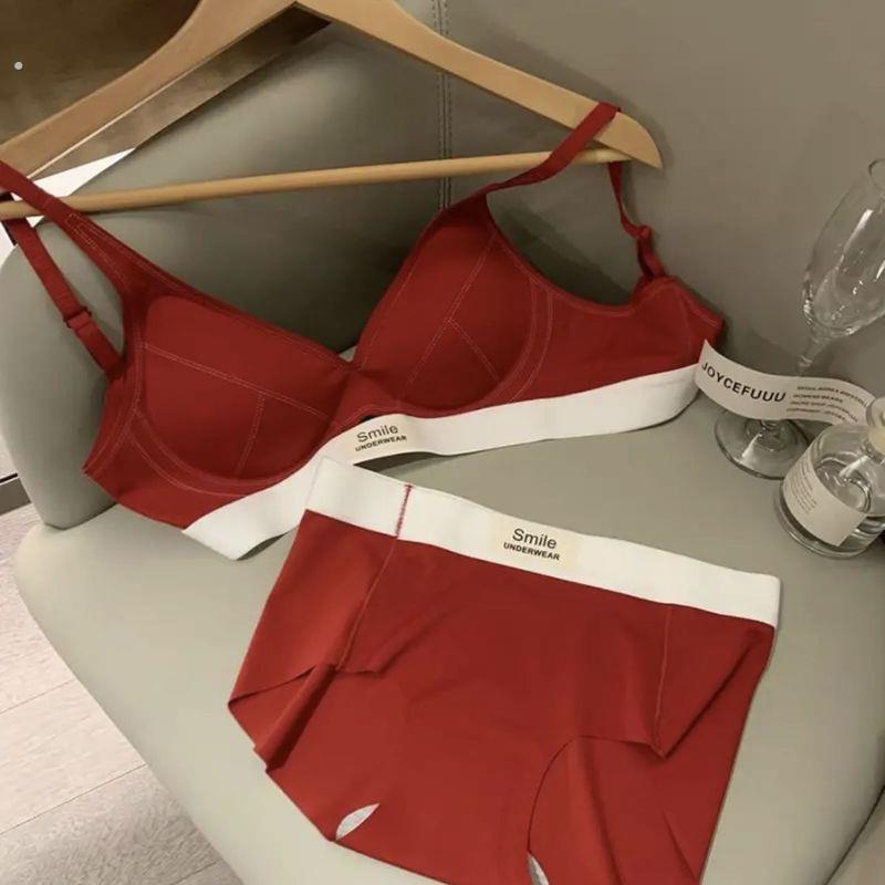 撞色边无痕运动内衣女小胸聚拢舒适透气防下垂提拉上托文胸罩套装