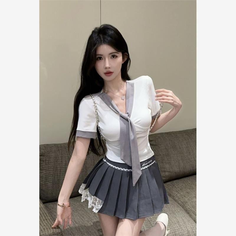 学院风甜辣妹套装纯欲V领